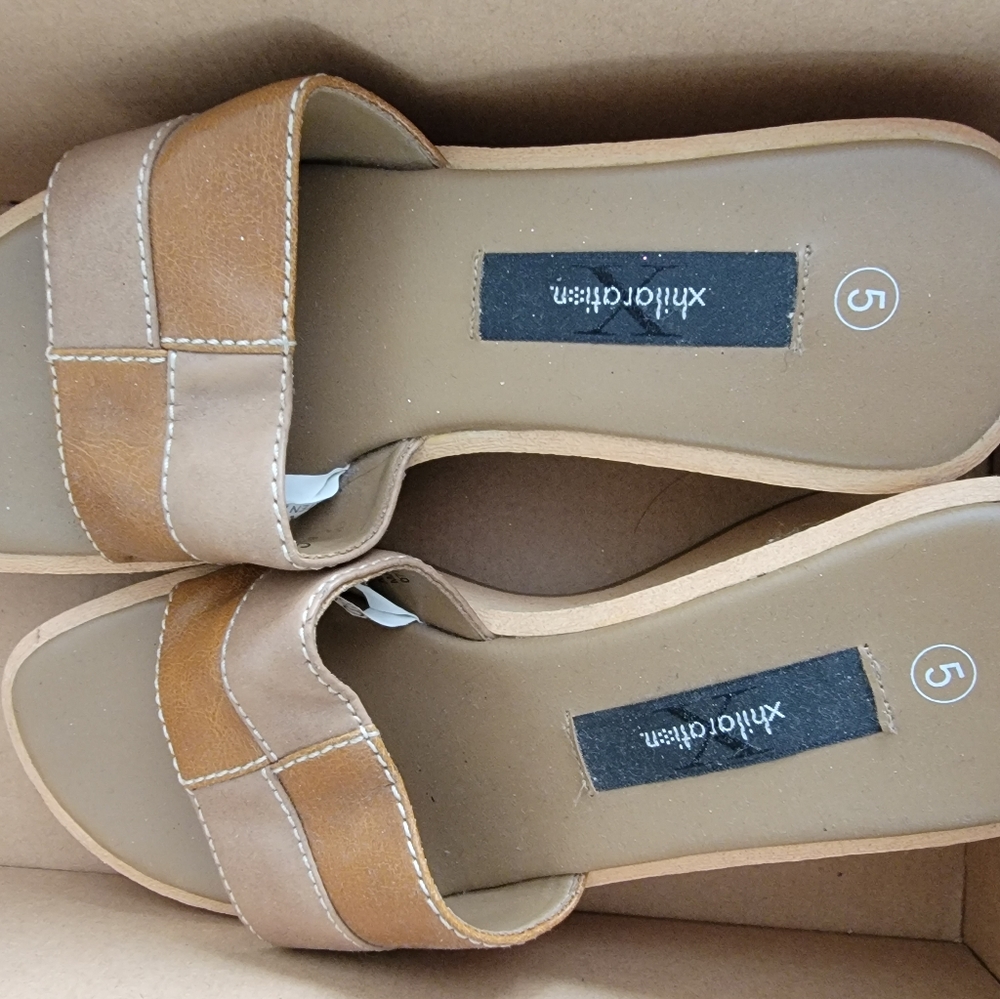 Xhilaration Sandals size 5